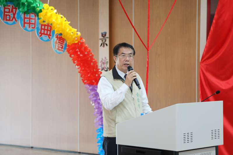 黃偉哲說，除了增加兩間丙級禮廳外，原來的懷字輩的禮廳也將進行整修，即是希望提供一個最好的服務。（圖／徐炳文攝）