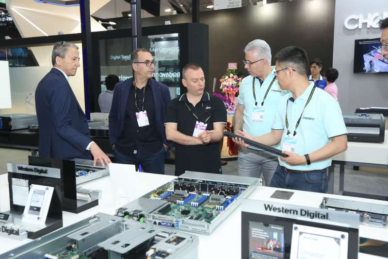 COMPUTEX 2019邁入展期第三天,看準AI及5G高效能運算趨勢下的數據管理需求,全球領先廠商緊抓商機,齊聚南港展覽館大秀多元解決方案。(圖/COMPUTEX提供) COMPUTEX 2019邁入展期第三天,看準AI及5G高效能運算趨勢下的數據管理需求,全球領先廠商緊抓商機,齊聚南港展覽館大秀多元解決方案。(圖/COMPUTEX提供)