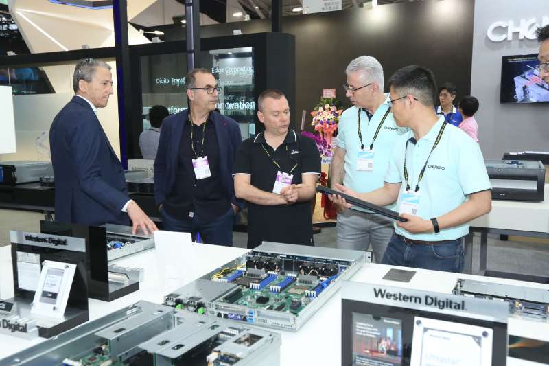 COMPUTEX 2019邁入展期第三天，看準AI及5G高效能運算趨勢下的數據管理需求，全球領先廠商緊抓商機，齊聚南港展覽館大秀多元解決方案。(圖/COMPUTEX提供）