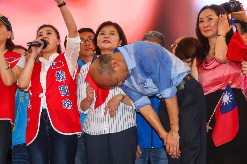 20190601-高雄市長韓國瑜1日出席凱道「決戰2020，贏回台灣」全國團結造勢大會，並鞠躬感謝群眾。（顏麟宇攝）