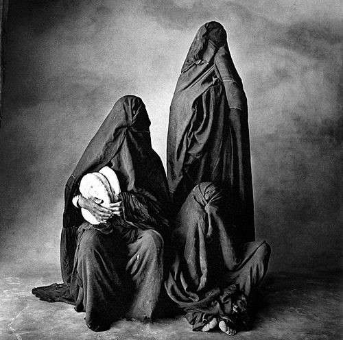 20190606-1971年的摩洛哥婦女,歐文·佩恩(Irving Penn)攝。(劉燕婷提供).jpg 20190606-1971年的摩洛哥婦女,歐文·佩恩(Irving Penn)攝。(劉燕婷提供).jpg