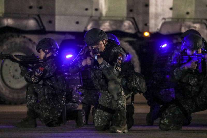 20190606_今年漢光演習期間,憲兵部隊在台北市松山機場執行反空機降作戰演練。(資料照,取自國防部官網) 20190606_今年漢光演習期間,憲兵部隊在台北市松山機場執行反空機降作戰演練。(資料照,取自國防部官網)