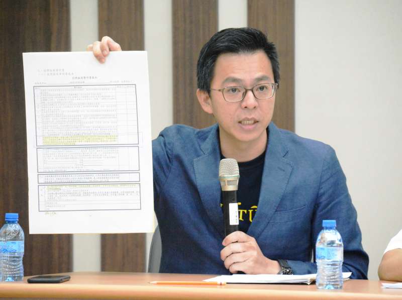 黃建嘉說,立場和枋寮鄉親絕對一致,但不是表達反對態度就好,行政程序一定要完備。(圖/屏東縣政府提供) 黃建嘉說,立場和枋寮鄉親絕對一致,但不是表達反對態度就好,行政程序一定要完備。(圖/屏東縣政府提供)