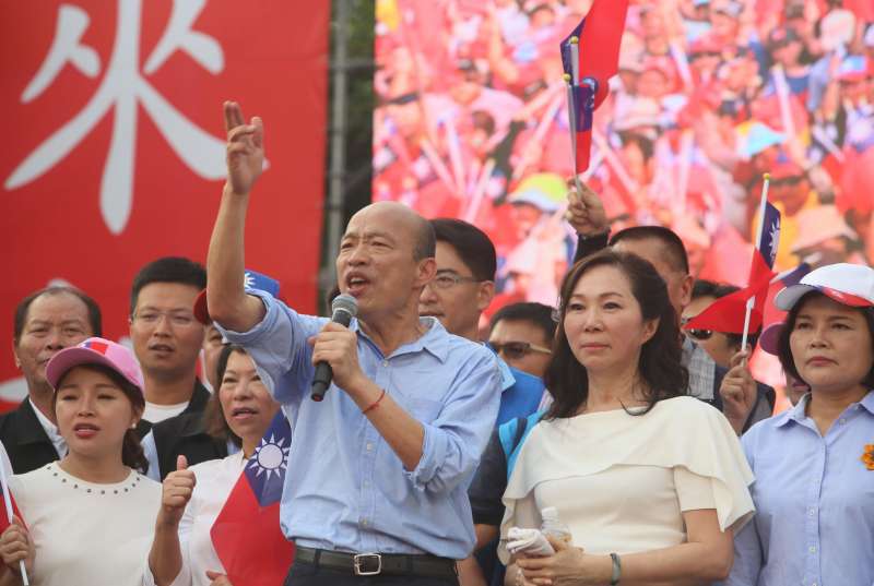 20190615-高雄市長韓國瑜15日出席雲林造勢大會，在夫人李佳芬陪同下，在台上向支持者發表演說。（新新聞，柯承惠攝）