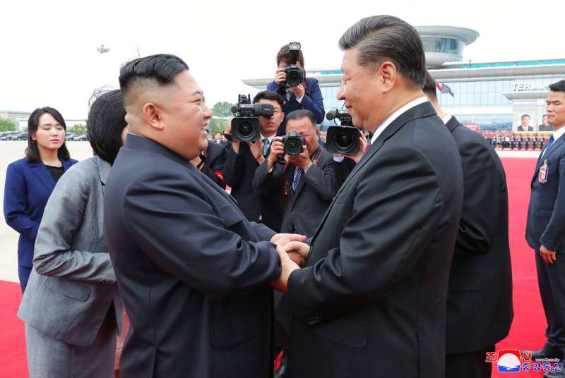 中國國家主席習近平6月20、21日訪問北韓,與北韓領導人金正恩會面。(AP) 中國國家主席習近平6月20、21日訪問北韓,與北韓領導人金正恩會面。(AP)