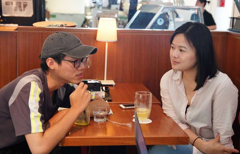 20190625-公視紀錄片《我們在這裡生活》導演陳怡分、越南新住民蔡定邦專訪。(盧逸峰攝) 20190625-公視紀錄片《我們在這裡生活》導演陳怡分、越南新住民蔡定邦專訪。(盧逸峰攝)