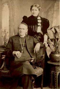 明尼蘇達州聖公會(Episcopal)主教亨利‧惠普爾(Henry Whipple)與惠普爾於1896年10月22日結婚。(圖/維基百科公有領域) 明尼蘇達州聖公會(Episcopal)主教亨利‧惠普爾(Henry Whipple)與惠普爾於1896年10月22日結婚。(圖/維基百科公有領域)