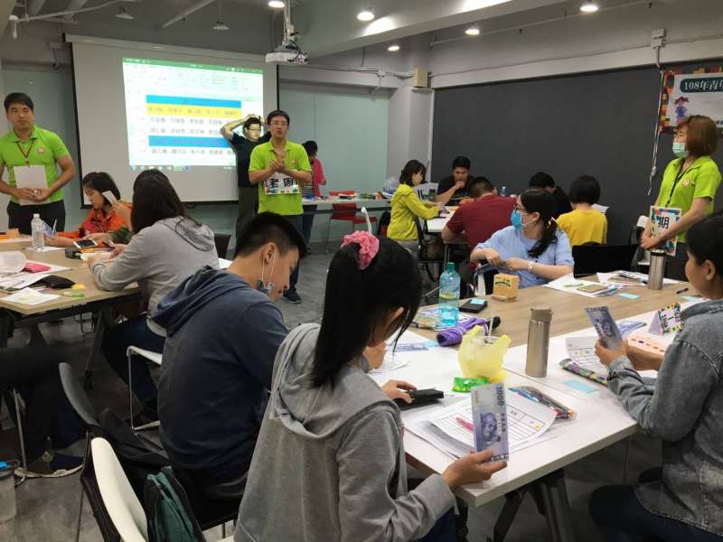勞工局於暑假期間特別規劃「青年就業大贏家」、｢青年職涯規劃研習營｣及「自信力提升成長團體」3大研習活動。（圖／徐炳文攝）