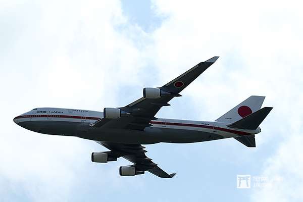 日本前代的政府專用機,使用的機型是波音747-400,目前已經退役,並賣給了美國的租機公司。(圖/陳威臣攝,想想論壇提供) 日本前代的政府專用機,使用的機型是波音747-400,目前已經退役,並賣給了美國的租機公司。(圖/陳威臣攝,想想論壇提供)