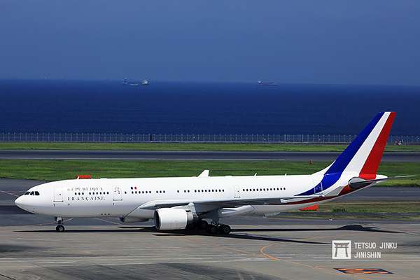 為了來日參加G20高峰會,法國總統馬克宏伉儷,搭乘法國政府行政專機(使用機型空巴A330-200),提前抵達東京羽田,進行公務訪問。(圖/陳威臣攝,想想論壇提供) 為了來日參加G20高峰會,法國總統馬克宏伉儷,搭乘法國政府行政專機(使用機型空巴A330-200),提前抵達東京羽田,進行公務訪問。(圖/陳威臣攝,想想論壇提供)