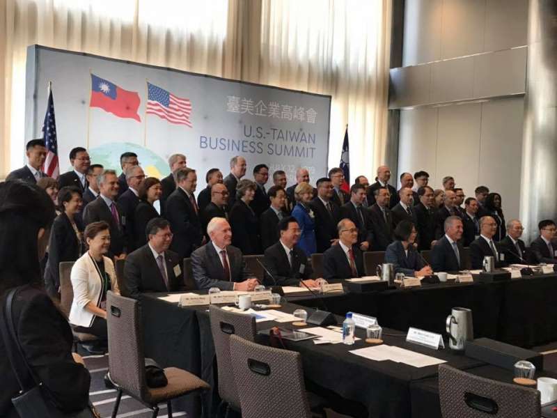 20190713-總統蔡英文出訪友邦,過境紐約,13日出席台美企業高峰會。(取自管碧玲臉書) 20190713-總統蔡英文出訪友邦,過境紐約,13日出席台美企業高峰會。(取自管碧玲臉書)