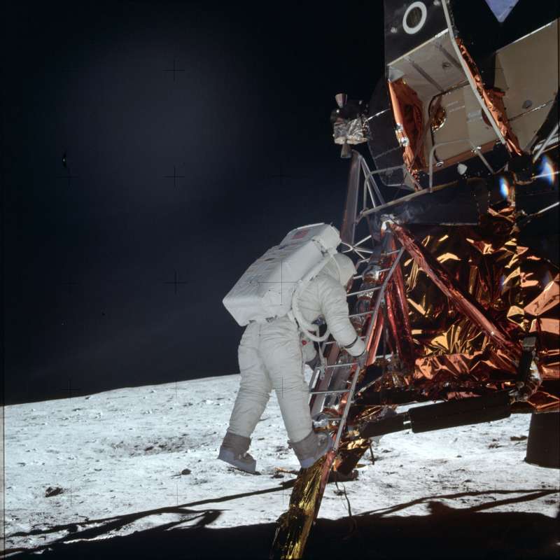 1969年7月20日,阿波羅11號登月任務,艾德林(Buzz Aldrin)走下登月艙(AP) 1969年7月20日,阿波羅11號登月任務,艾德林(Buzz Aldrin)走下登月艙(AP)