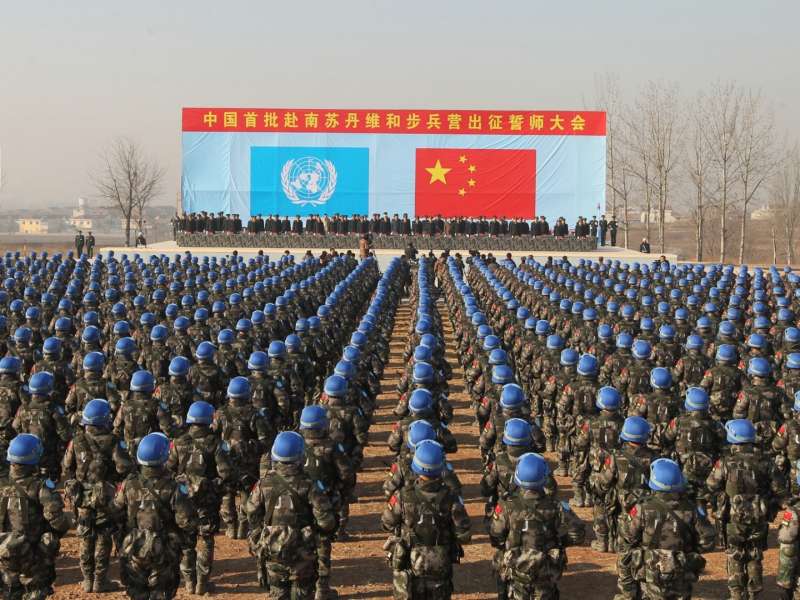 中國擴大在非洲的軍事影響力,圖為中國首批派駐南蘇丹的維和部隊(新華社) 中國擴大在非洲的軍事影響力,圖為中國首批派駐南蘇丹的維和部隊(新華社)