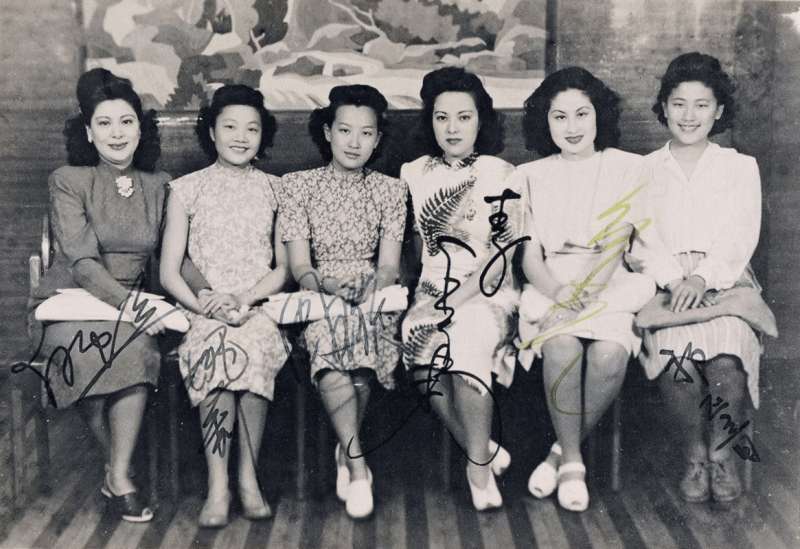 20190725-姚莉與周璇、白虹、白光、龔秋霞、李香蘭、吳鶯音等女歌手並稱1940年代上海歌壇7大歌星。左起為:白虹、姚莉、周璇、李香蘭、白光、吳鶯音(取自維基共享資源) 20190725-姚莉與周璇、白虹、白光、龔秋霞、李香蘭、吳鶯音等女歌手並稱1940年代上海歌壇7大歌星。左起為:白虹、姚莉、周璇、李香蘭、白光、吳鶯音(取自維基共享資源)