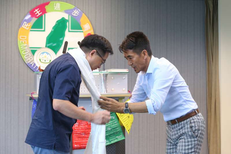 20190726-民進黨秘書長羅文嘉26日召開記者會,針對日前拜會尊者達賴喇嘛進行說明。(顏麟宇攝) 20190726-民進黨秘書長羅文嘉26日召開記者會,針對日前拜會尊者達賴喇嘛進行說明。(顏麟宇攝)