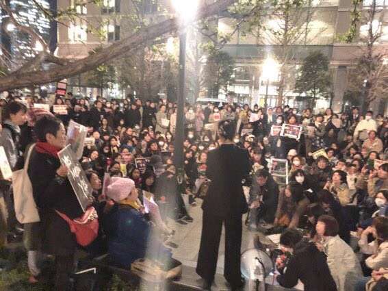 主辦者在日本全國各地都舉行聲援活動,近日更是有全國性的示威活動發起(圖/Twitter @_flowerdemo) 主辦者在日本全國各地都舉行聲援活動,近日更是有全國性的示威活動發起(圖/Twitter @_flowerdemo)