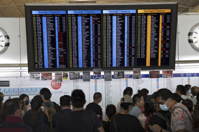 2019年8月13日,香港機場再度被反送中示威群眾佔領癱瘓(AP) 2019年8月13日,香港機場再度被反送中示威群眾佔領癱瘓(AP)