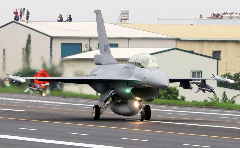 20190821-空軍升級版的F-16V於今年五月參與戰備道起降演練。(蘇仲泓攝) 20190821-空軍升級版的F-16V於今年五月參與戰備道起降演練。(蘇仲泓攝)