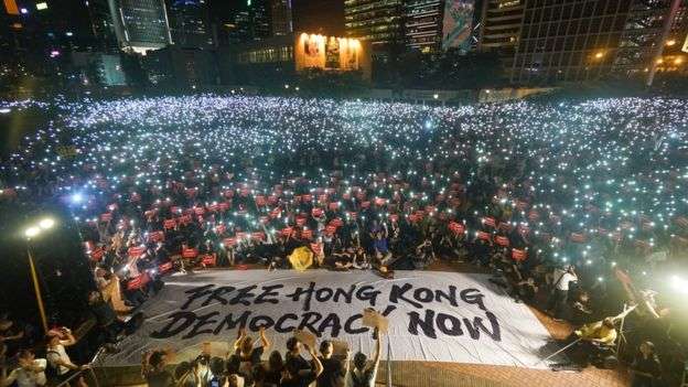 早前香港市民出席集會爭取二十國集團(G20)峰會期間外國領袖關注香港問題,警方表示高峰期約1萬人出席。(BBC中文網) 早前香港市民出席集會爭取二十國集團(G20)峰會期間外國領袖關注香港問題,警方表示高峰期約1萬人出席。(BBC中文網)