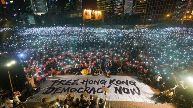 早前香港市民出席集會爭取二十國集團（G20）峰會期間外國領袖關注香港問題，警方表示高峰期約1萬人出席。（BBC中文網）