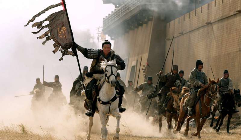 以劉備之才,終究不會寄人籬下,曹操不是不知道,而是不想面對。(圖/imdb) 以劉備之才,終究不會寄人籬下,曹操不是不知道,而是不想面對。(圖/imdb)