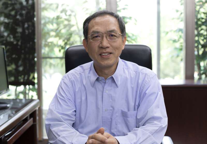 中研院基因體研究中心主任洪上程,以本次跨國合作經驗勉勵研究者:「走出門外交流,或許是新發現的開始!」 (圖/林洵安攝) 中研院基因體研究中心主任洪上程,以本次跨國合作經驗勉勵研究者:「走出門外交流,或許是新發現的開始!」 (圖/林洵安攝)