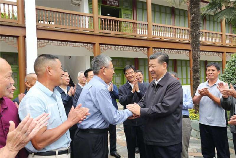 習近平考察鄂豫皖蘇區首府烈士陵園和革命博物館。 （新華社）