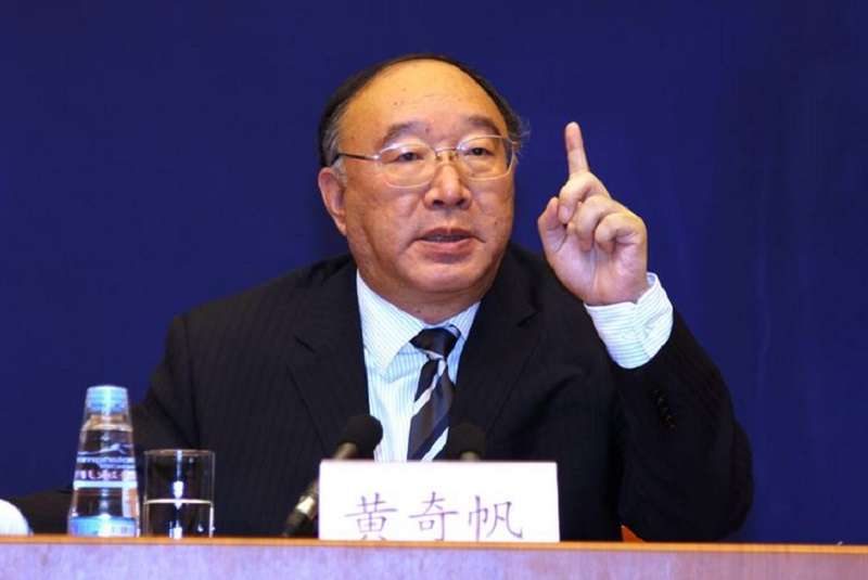 上海背景的原重慶市長黃奇帆,近期在廣東出席中國金融四十人論壇上發表演講時,明確表示香港的地位不可取代。(新華社) 上海背景的原重慶市長黃奇帆,近期在廣東出席中國金融四十人論壇上發表演講時,明確表示香港的地位不可取代。(新華社)