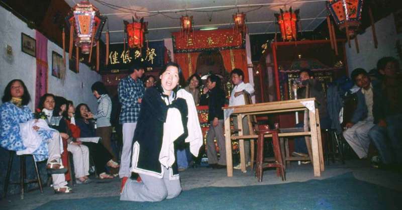 文化學院學生在靈安社曲館排練。(邱坤良提供) 文化學院學生在靈安社曲館排練。(邱坤良提供)