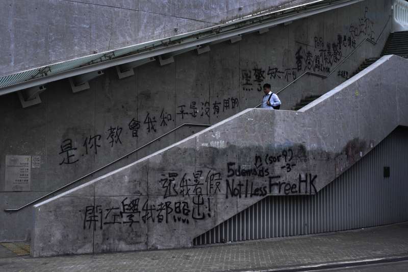 香港「反送中」示威延燒3個多月，台灣人民也愈發憂心，害怕成為中國下一個「一國兩制」的地方。（AP）