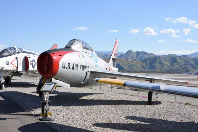 F-84F雷霆式戰鬥機,在韓戰中被認定為一款性能落伍,只能用於對地攻擊的噴射機種,但卻在中華民國空軍飛行員歐陽漪棻教官駕駛下創下奇蹟。(作者許劍虹提供) F-84F雷霆式戰鬥機,在韓戰中被認定為一款性能落伍,只能用於對地攻擊的噴射機種,但卻在中華民國空軍飛行員歐陽漪棻教官駕駛下創下奇蹟。(作者許劍虹提供)