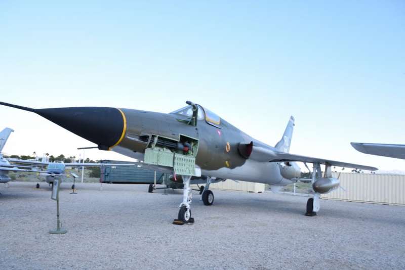 F-105雷長式戰鬥轟炸機,雖然沒有為中華民國空軍使用過,但也曾來台南亞洲航空維修保養過。(作者許劍虹提供) F-105雷長式戰鬥轟炸機,雖然沒有為中華民國空軍使用過,但也曾來台南亞洲航空維修保養過。(作者許劍虹提供)