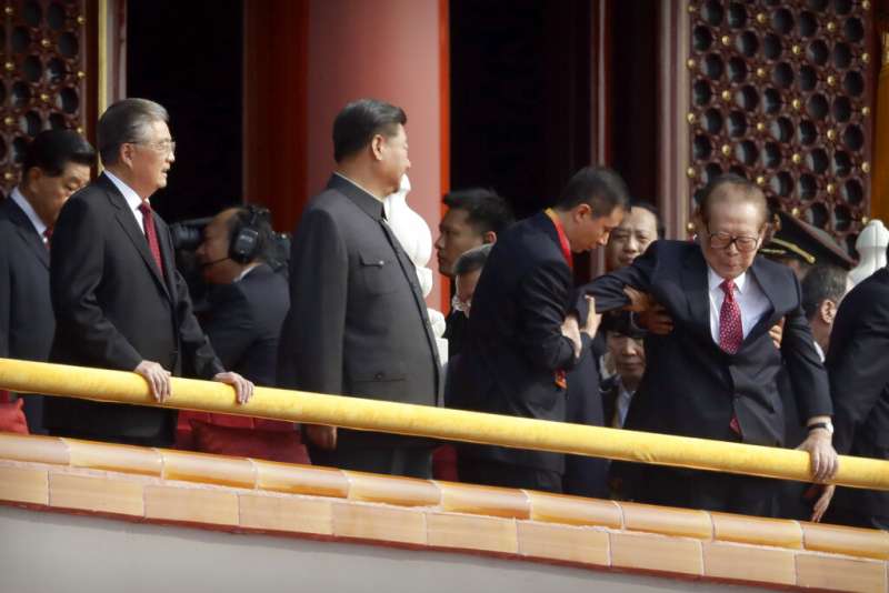 2019十一國慶大閱兵、天安門城樓上的江澤民。(美聯社) 2019十一國慶大閱兵、天安門城樓上的江澤民。(美聯社)