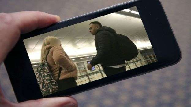 阿邁德在網上發佈的視頻中,會出現象「胖女人應該怪自己」這樣的標題。(BBC中文網) 阿邁德在網上發佈的視頻中,會出現象「胖女人應該怪自己」這樣的標題。(BBC中文網)