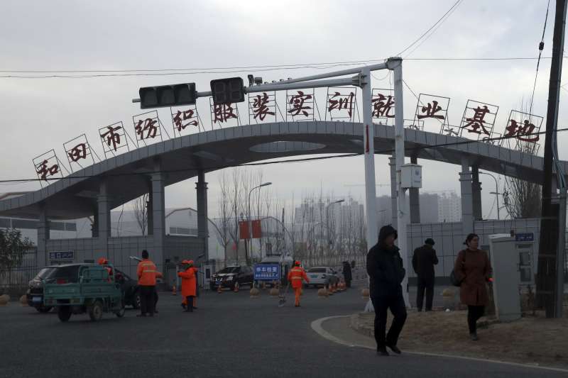 北京當局聲稱在新疆設立的「再教育營」是職業訓練基地。(AP) 北京當局聲稱在新疆設立的「再教育營」是職業訓練基地。(AP)