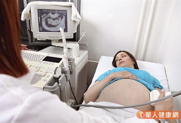 如果說病人是遺傳性腫瘤,如視網膜母細胞瘤、腎母細胞瘤等,最好不考慮生育問題,因為病人後代發生同樣腫瘤的機率太大。(圖/華人健康網) 如果說病人是遺傳性腫瘤,如視網膜母細胞瘤、腎母細胞瘤等,最好不考慮生育問題,因為病人後代發生同樣腫瘤的機率太大。(圖/華人健康網)