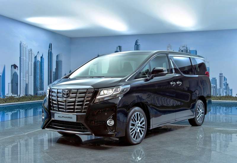在景氣不佳的環境,Toyota Alpahrd平均每月都有200輛以上新車掛牌,更技壓所有豪華商旅獨樹一幟。(圖/車訊網) 在景氣不佳的環境,Toyota Alpahrd平均每月都有200輛以上新車掛牌,更技壓所有豪華商旅獨樹一幟。(圖/車訊網)