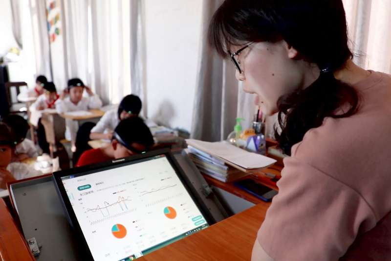 教師們表示人工智能在其課堂上的應用展現了積極正面的結果。 圖片來源:CRYSTAL TAI/THE WALL STREET JOURNAL 教師們表示人工智能在其課堂上的應用展現了積極正面的結果。 圖片來源:CRYSTAL TAI/THE WALL STREET JOURNAL