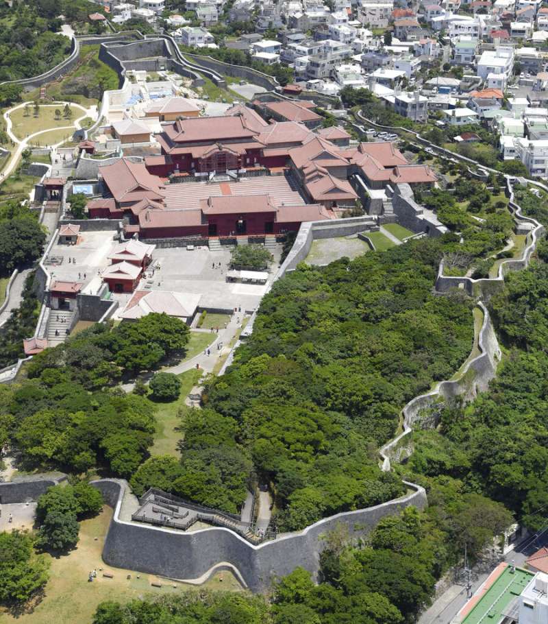 首里城是琉球王國的王宮，也是沖繩著名的歷史旅遊景點。（美聯社）