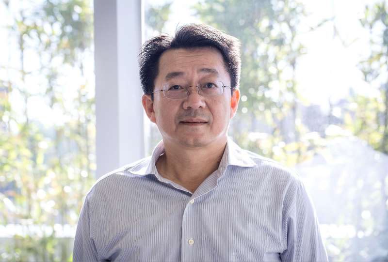 「大學、研究所念人權法,到了牛津寫人權法,回國踏入學術界還是研究人權法!」廖福特笑言自己一輩子就做這件事。(圖/林洵安攝) 「大學、研究所念人權法,到了牛津寫人權法,回國踏入學術界還是研究人權法!」廖福特笑言自己一輩子就做這件事。(圖/林洵安攝)