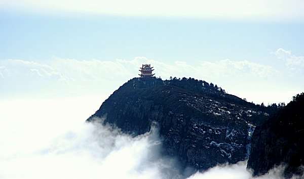 峨嵋山，萬佛頂。（取自維基百科）