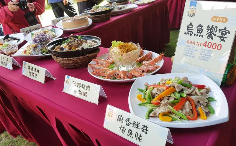 一桌訂價4000元的烏魚大餐,每年都預訂爆滿供不應求。(圖/方詠騰攝) 一桌訂價4000元的烏魚大餐,每年都預訂爆滿供不應求。(圖/方詠騰攝)
