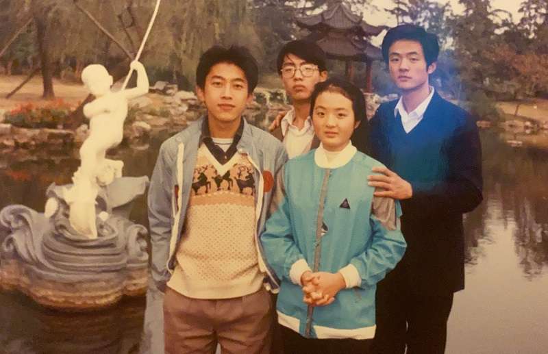 右起:鄔翔、鄔冰心、尹燁(尹元甲孫子)、馮欣(鄔玉田外孫)。(作者提供) 右起:鄔翔、鄔冰心、尹燁(尹元甲孫子)、馮欣(鄔玉田外孫)。(作者提供)
