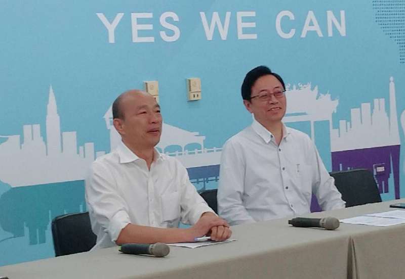國民黨總統參選人韓國瑜公布副手人選,由國政顧問團總召張善政出任,一起為中華民國打拼。(圖/徐炳文攝) 國民黨總統參選人韓國瑜公布副手人選,由國政顧問團總召張善政出任,一起為中華民國打拼。(圖/徐炳文攝)