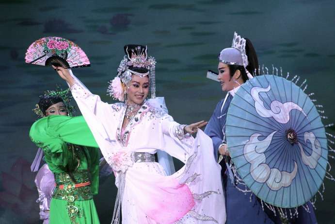 明華園戲劇總團演出《超炫白蛇傳》(取自明華園FB) 明華園戲劇總團演出《超炫白蛇傳》(取自明華園FB)