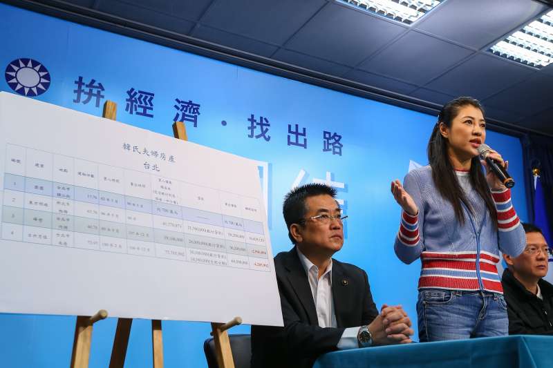 20191115-韓國瑜競選辦公室副執行長許淑華15日召開「直球對決!韓氏夫婦房產一次公開!下一位,蔡英文輪妳了?」記者會。(顏麟宇攝) 20191115-韓國瑜競選辦公室副執行長許淑華15日召開「直球對決!韓氏夫婦房產一次公開!下一位,蔡英文輪妳了?」記者會。(顏麟宇攝)