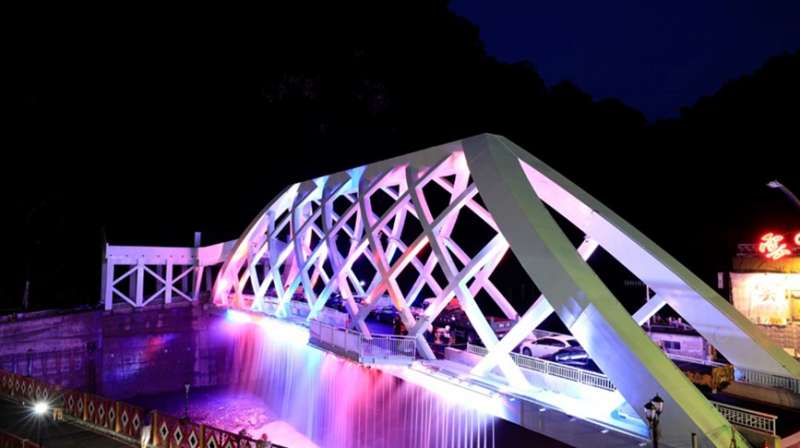 「烏來區覽勝大橋改建工程」榮獲公共金質獎「土木類佳作」。 (圖/新北市工務局提供) 「烏來區覽勝大橋改建工程」榮獲公共金質獎「土木類佳作」。 (圖/新北市工務局提供)