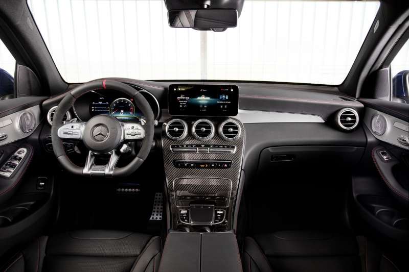 GLC 63 S 4MATIC+ Coupé駕駛氛圍完整性能化,AMG專屬方向盤設計更是具備獨家調整旋鈕,彈指之間就能切換駕駛模式。(圖/台灣賓士股份有限公司提供) GLC 63 S 4MATIC+ Coupé駕駛氛圍完整性能化,AMG專屬方向盤設計更是具備獨家調整旋鈕,彈指之間就能切換駕駛模式。(圖/台灣賓士股份有限公司提供)