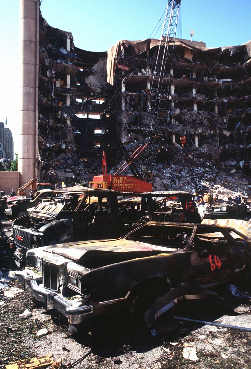 1995年4月19日,奧克拉荷馬市「艾佛瑞德.莫瑞聯邦大樓」(Alfred P. Murrah Federal Building)恐怖攻擊(Wikipedia / Public Domain) 1995年4月19日,奧克拉荷馬市「艾佛瑞德.莫瑞聯邦大樓」(Alfred P. Murrah Federal Building)恐怖攻擊(Wikipedia / Public Domain)
