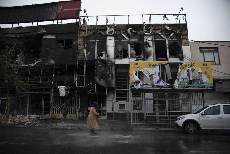 伊朗政府宣布調漲油價引爆示威,迄今已造成106人死亡。(AP) 伊朗政府宣布調漲油價引爆示威,迄今已造成106人死亡。(AP)
